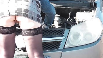 After a stranger helped her fix the car, slutty woman let hi...