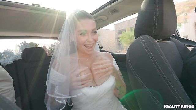 💔 Невеста в свадебном платье активно делает минет